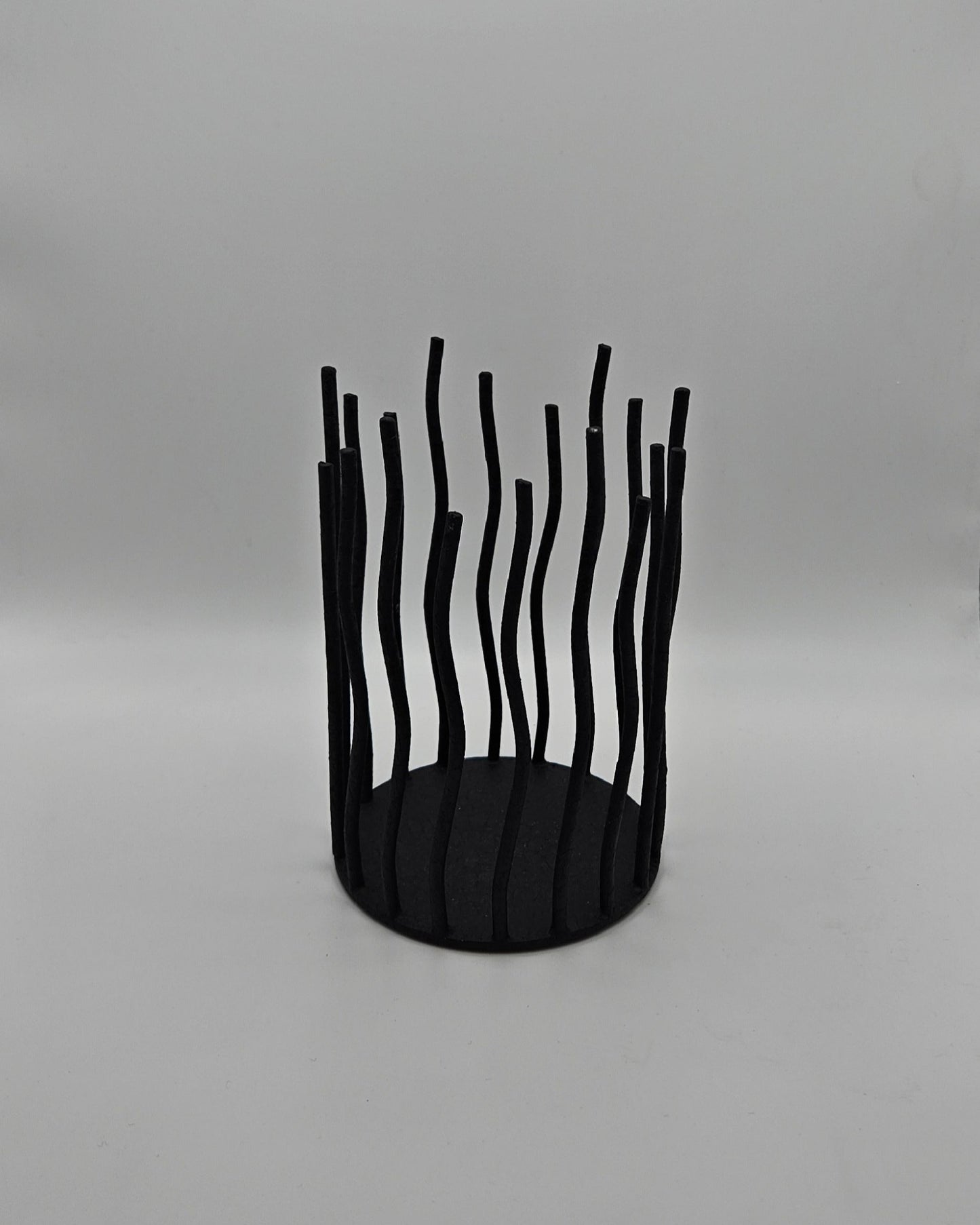 boi! Kerzenständer S-Line – Schwarz matt aus Metall für Blockkerzen