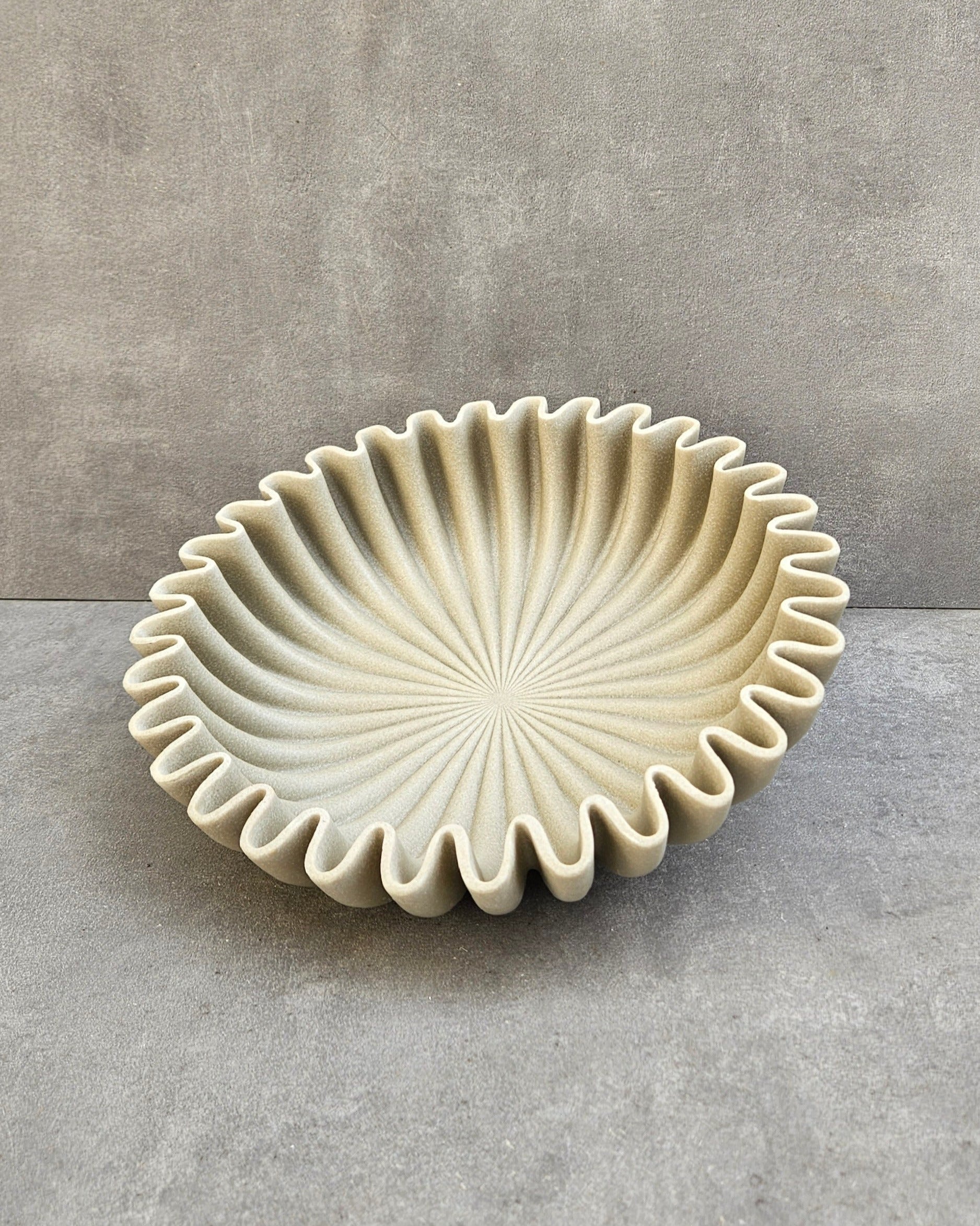Exklusive große Designer Wellen Schale – Bowl Wave in edler Marmoropti – ZWEIERLEI der concept store