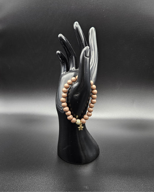 Hannah Collection - Armband Holzperlen Taupe mit goldenem Sternchen – Hand Made ✨