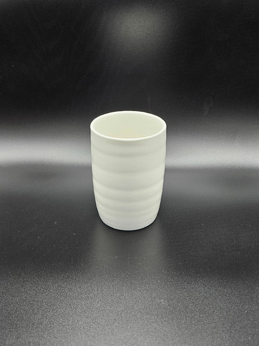 Weißer Kaffee-Becher ohne Henkel mit goldenem Herz von Zusss ☕💛 – stilvoller Genuss